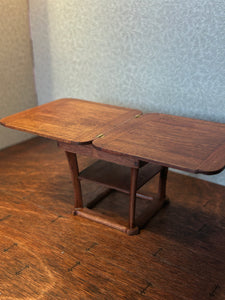 Danish extending table